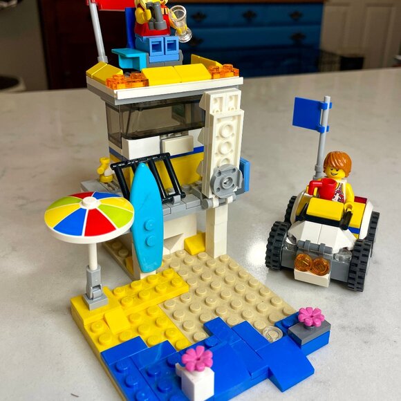 LEGO Creator Sunshine Surfer Van 31079 - Picture 2 of 5